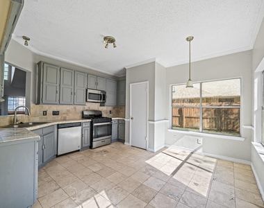 11123 Gatesden Drive - Photo Thumbnail 9