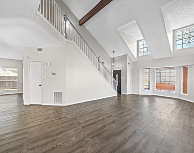 11123 Gatesden Drive - Photo Thumbnail 5