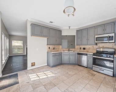 11123 Gatesden Drive - Photo Thumbnail 12