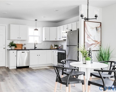 3107 Columbia Street - Photo Thumbnail 4