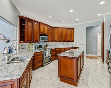 9151 Kings Cove Court - Photo Thumbnail 16