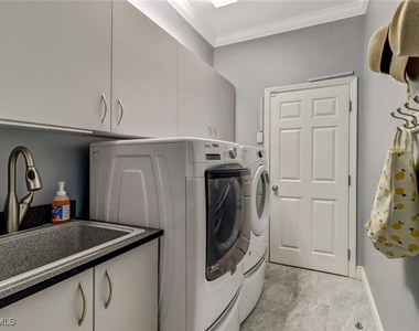 9151 Kings Cove Court - Photo Thumbnail 19