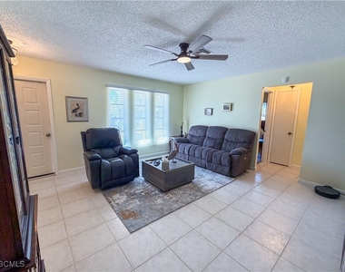 1115 Sw 54th Lane - Photo Thumbnail 9