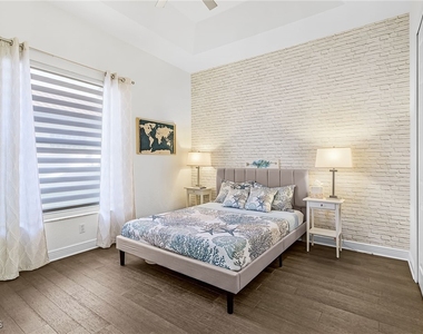 3724 Surfside Boulevard - Photo Thumbnail 12