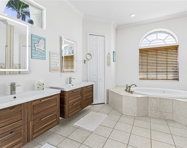 3724 Surfside Boulevard - Photo Thumbnail 11