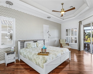 3724 Surfside Boulevard - Photo Thumbnail 7
