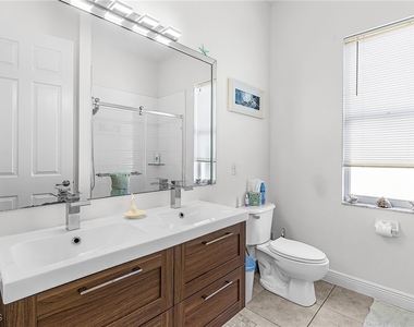 3724 Surfside Boulevard - Photo Thumbnail 14