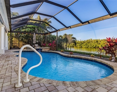 3724 Surfside Boulevard - Photo Thumbnail 1