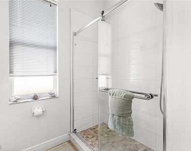 3724 Surfside Boulevard - Photo Thumbnail 15