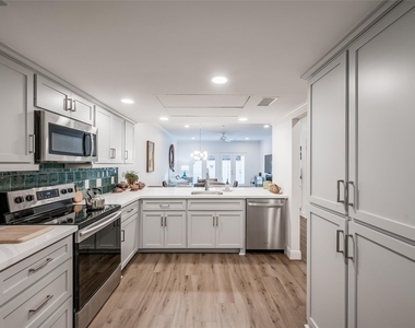 14723 Barryknoll Lane - Photo Thumbnail 6
