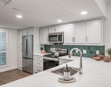 14723 Barryknoll Lane - Photo Thumbnail 5