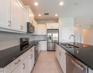 6972 Avalon Circle - Photo Thumbnail 4