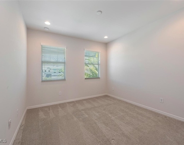 6972 Avalon Circle - Photo Thumbnail 10