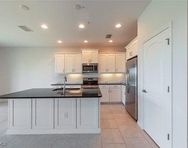 6972 Avalon Circle - Photo Thumbnail 5