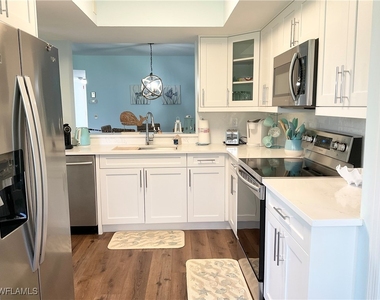 7380 Saint Ives Way - Photo Thumbnail 6