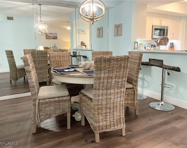 7380 Saint Ives Way - Photo Thumbnail 10