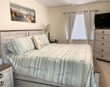 7380 Saint Ives Way - Photo Thumbnail 16