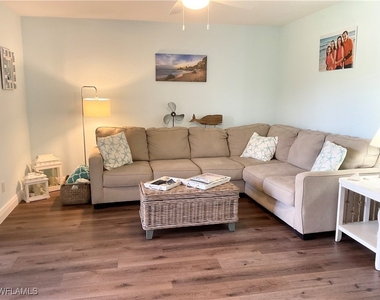 7380 Saint Ives Way - Photo Thumbnail 13