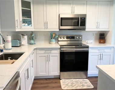 7380 Saint Ives Way - Photo Thumbnail 7