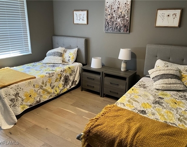 4180 Looking Glass Lane - Photo Thumbnail 7
