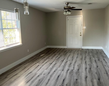 511 Commerce Street - Photo Thumbnail 3