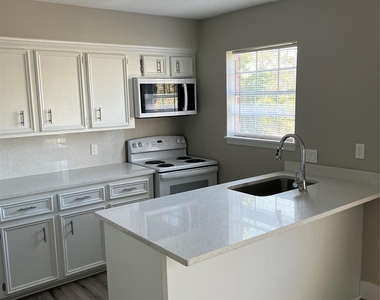 511 Commerce Street - Photo Thumbnail 1