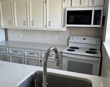511 Commerce Street - Photo Thumbnail 2
