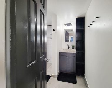 3525 Sage Road - Photo Thumbnail 8