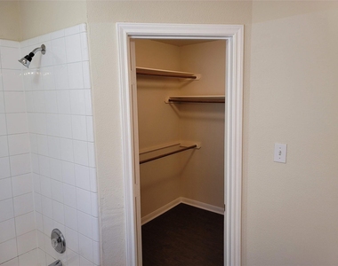 3906 Teal Run Meadows Drive - Photo Thumbnail 13