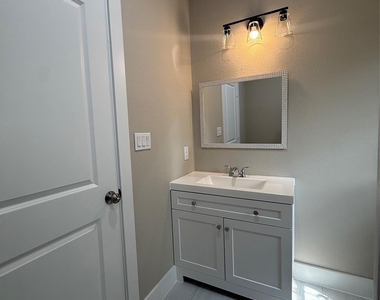 1816 Ryon Street - Photo Thumbnail 11