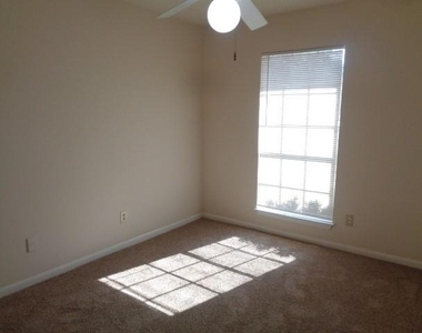 4358 Queens Retreat Drive - Photo Thumbnail 11