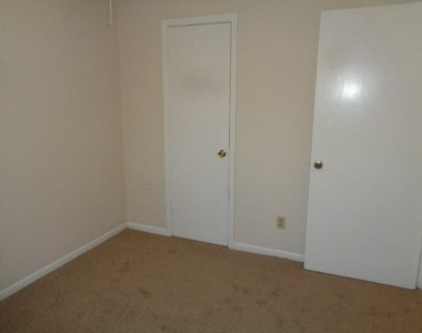 4358 Queens Retreat Drive - Photo Thumbnail 16