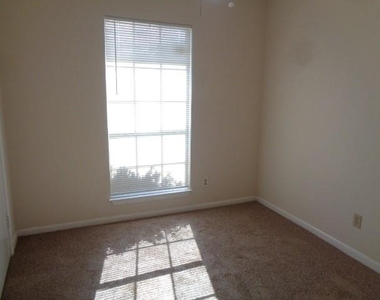 4358 Queens Retreat Drive - Photo Thumbnail 9