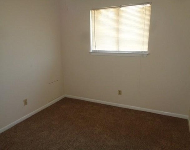 4358 Queens Retreat Drive - Photo Thumbnail 15