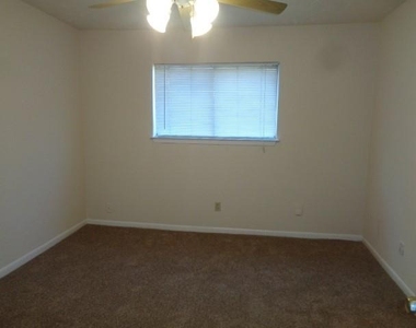 4358 Queens Retreat Drive - Photo Thumbnail 4