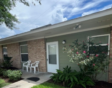 308 N East Street - Photo Thumbnail 4