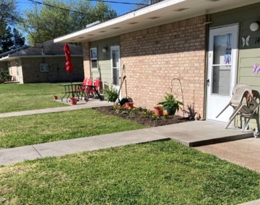 308 N East Street - Photo Thumbnail 5