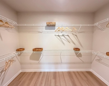 1610 Campbell Rd - Photo Thumbnail 9