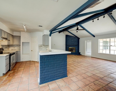 9006 Stone Brook Lane - Photo Thumbnail 3