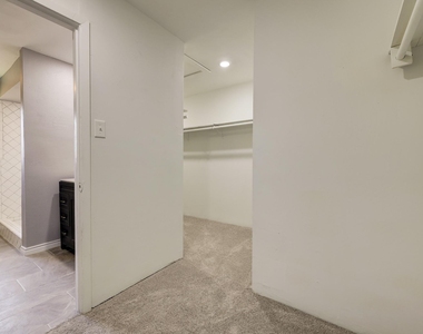 9006 Stone Brook Lane - Photo Thumbnail 11