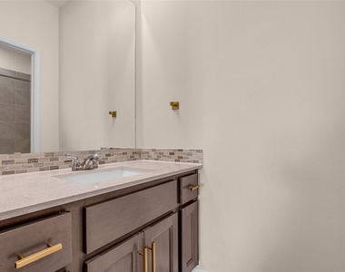 2718 Newbury Island Lane - Photo Thumbnail 16