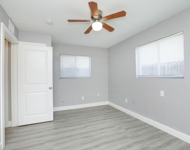 8127 Colonial Lane - Photo Thumbnail 20