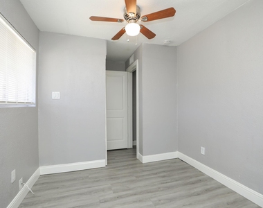 8127 Colonial Lane - Photo Thumbnail 14