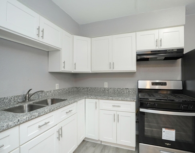 8127 Colonial Lane - Photo Thumbnail 8