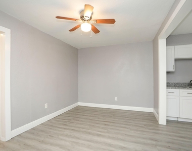 8127 Colonial Lane - Photo Thumbnail 4