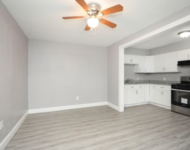 8127 Colonial Lane - Photo Thumbnail 5