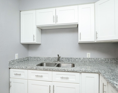 8127 Colonial Lane - Photo Thumbnail 9