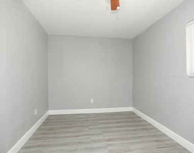 8127 Colonial Lane - Photo Thumbnail 18
