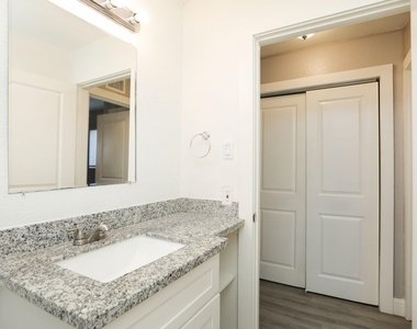 8127 Colonial Lane - Photo Thumbnail 17