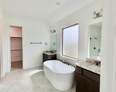 4918 Mango Park Lane - Photo Thumbnail 15